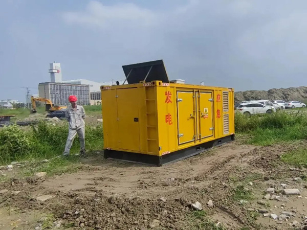 莫力达瓦200KW柴油发电机机组每小时的油耗量受哪些因素影响？