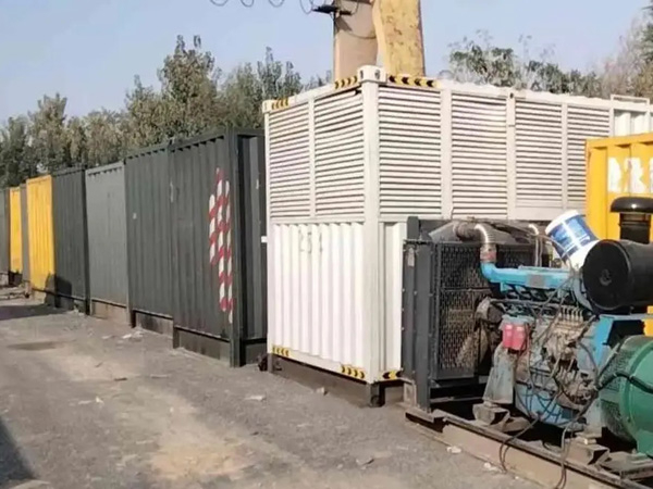 莫力达瓦200KW柴油发电机机组每小时油耗是多少？