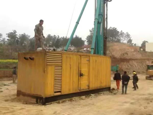 莫力达瓦如何判断水冷式机油散热器密封件是否需要更换?